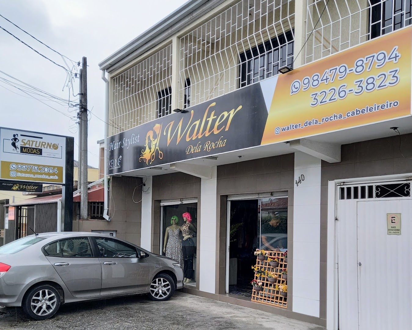 Fachada da Walter Cabeleireiros, no Cajuru, Curitiba